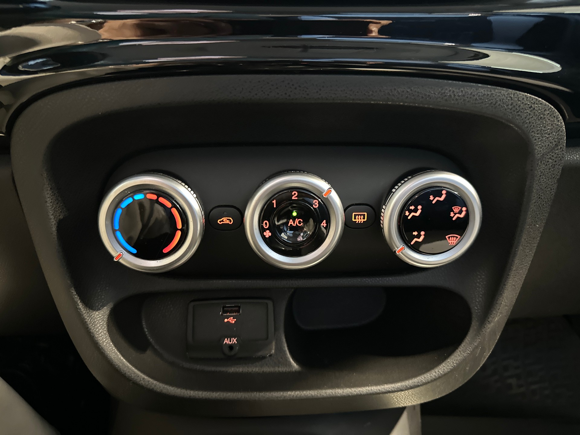 FIAT 500L 1.6 JTD Pop Star-image-19