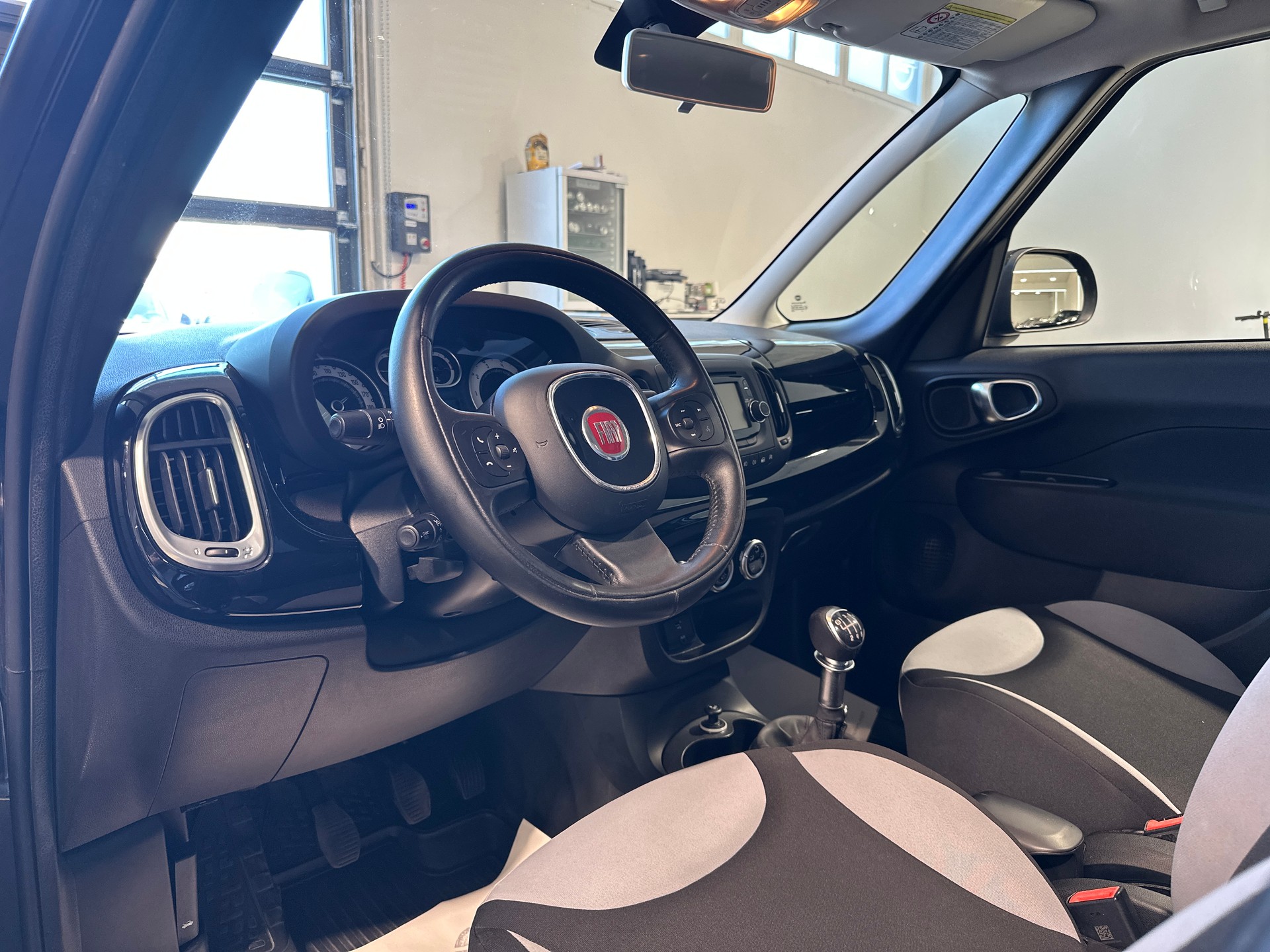 FIAT 500L 1.6 JTD Pop Star-image-1