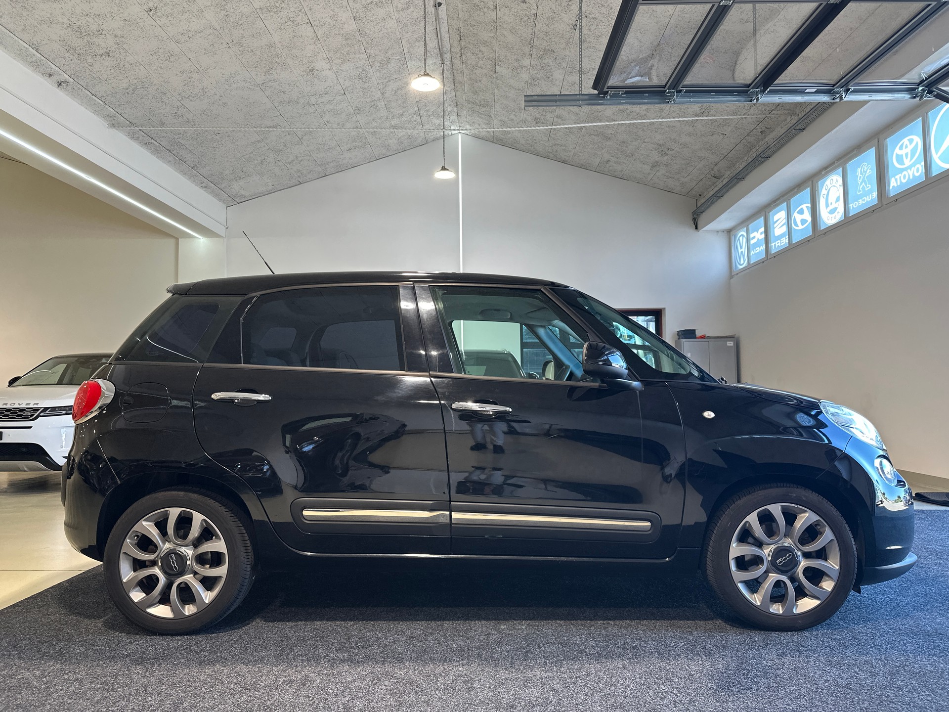 FIAT 500L 1.6 JTD Pop Star-image-9