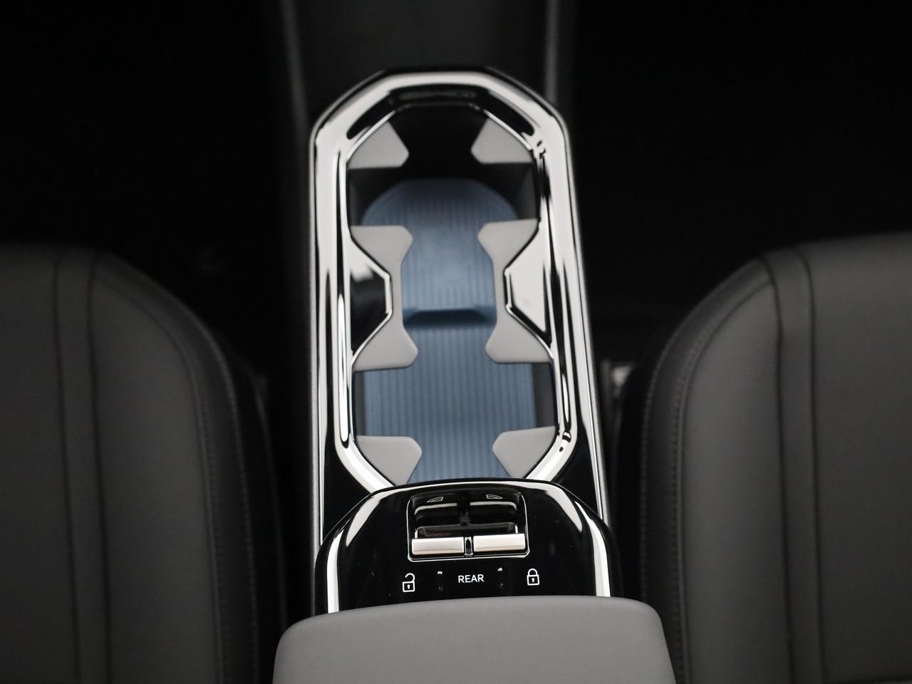 VOLVO EX30 CC P8 Ultra AWD-image-21