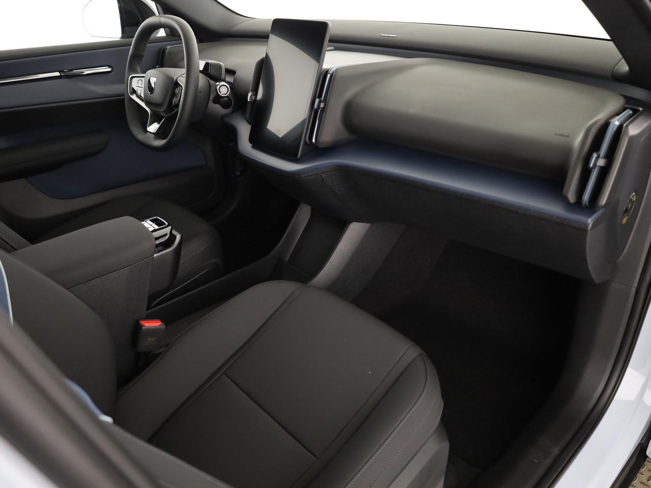 VOLVO EX30 CC P8 Ultra AWD-image-7