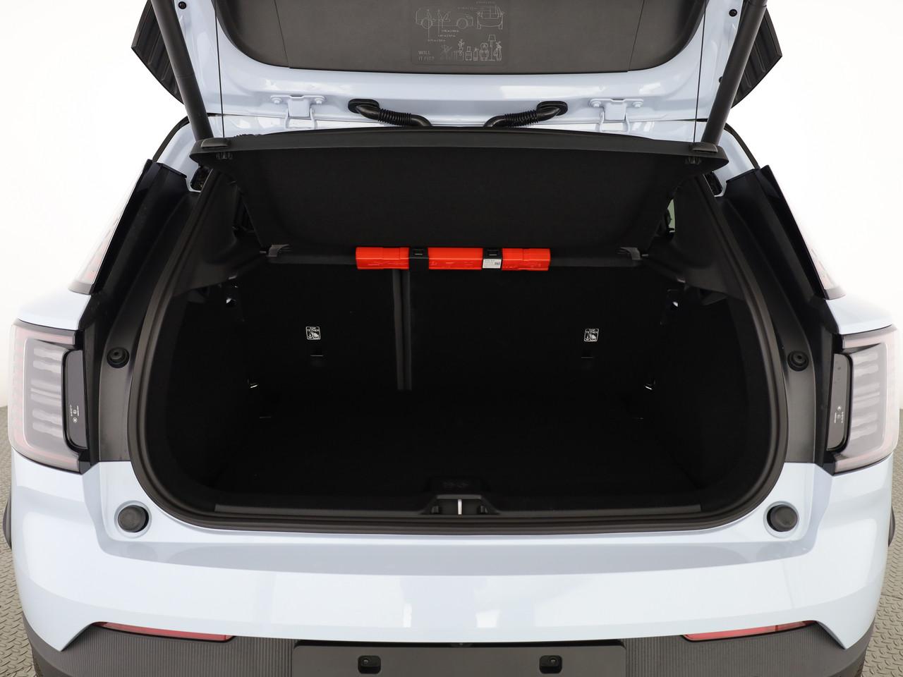 VOLVO EX30 CC P8 Ultra AWD-image-12