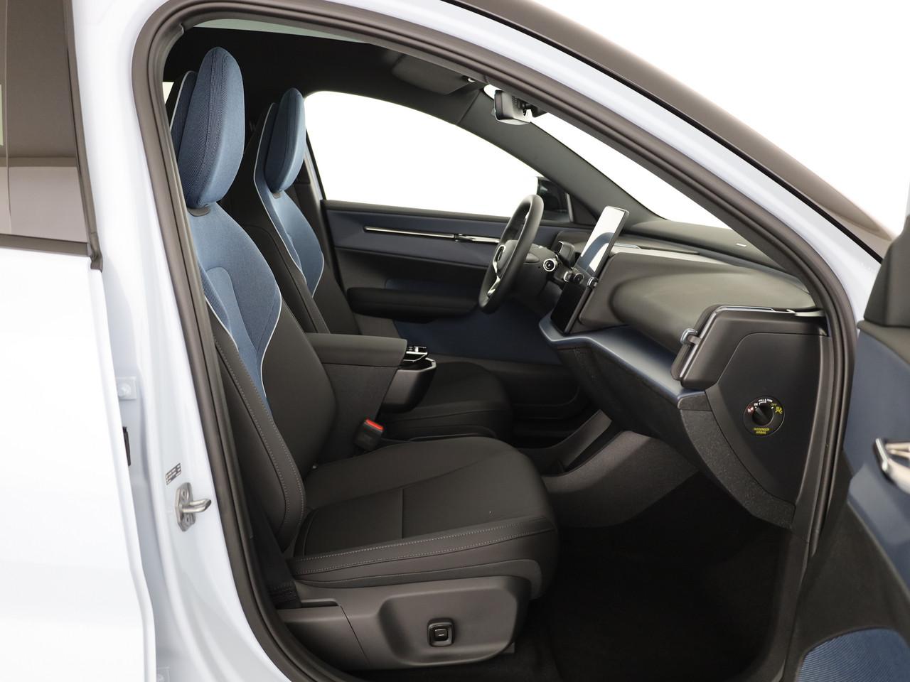 VOLVO EX30 CC P8 Ultra AWD-image-8