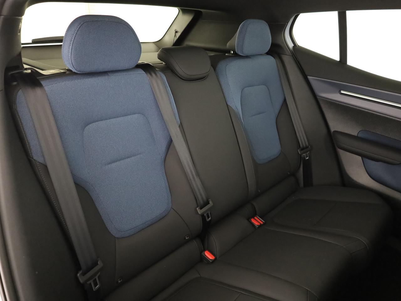VOLVO EX30 CC P8 Ultra AWD-image-10
