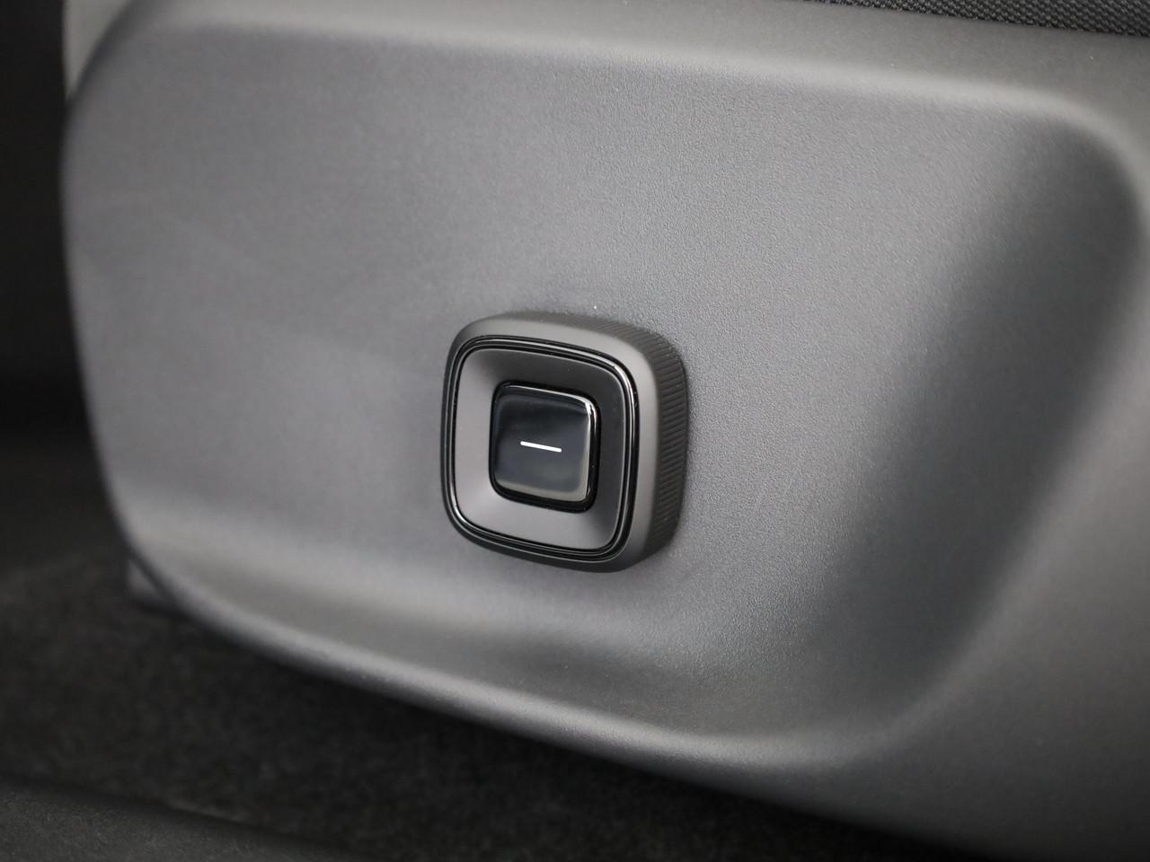 VOLVO EX30 CC P8 Ultra AWD-image-17