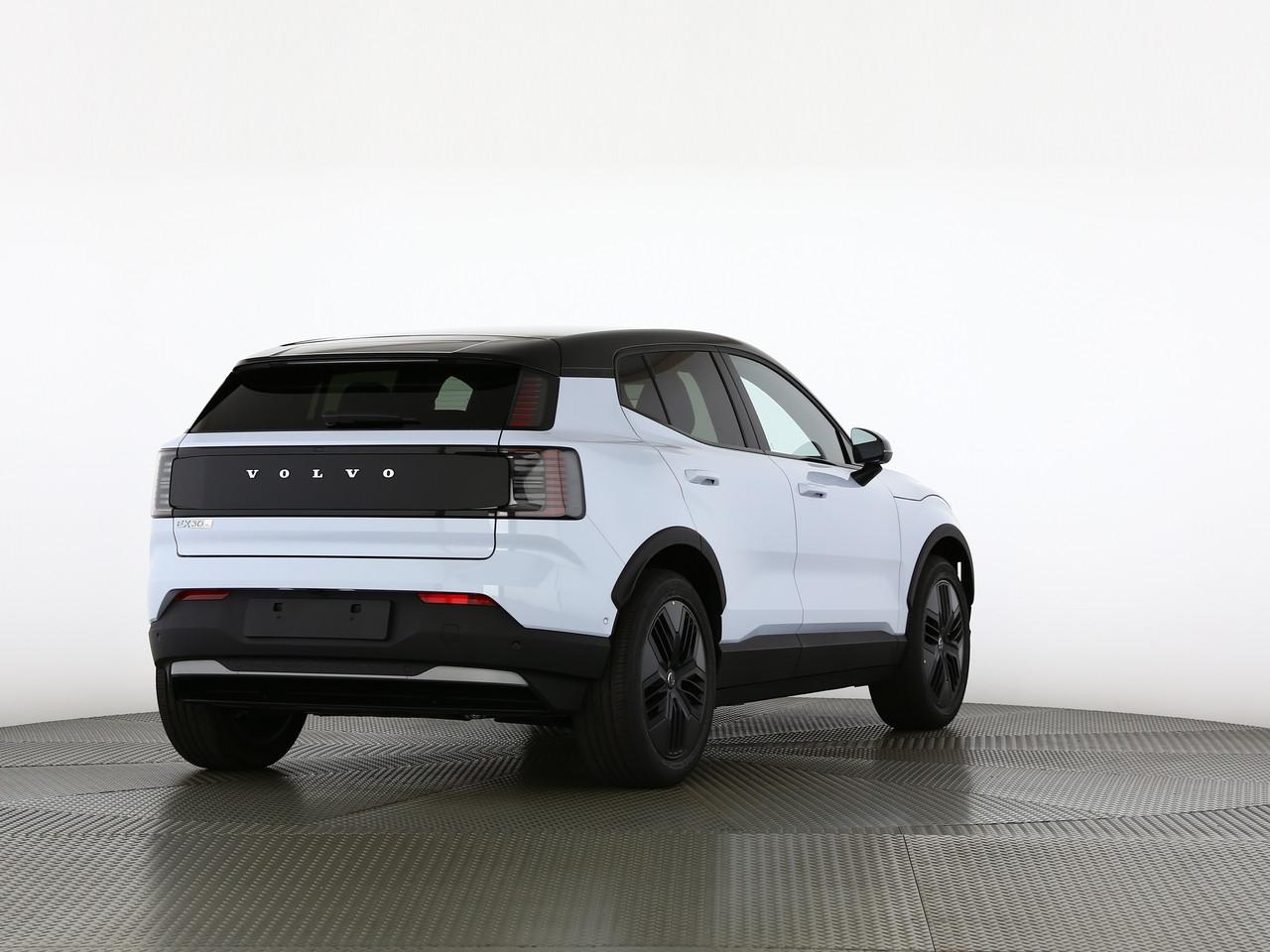 VOLVO EX30 CC P8 Ultra AWD-image-1