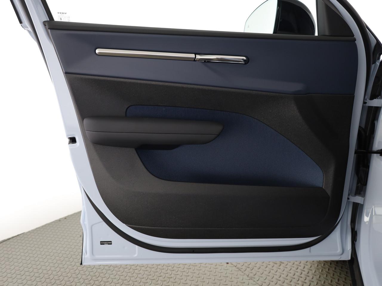 VOLVO EX30 CC P8 Ultra AWD-image-18