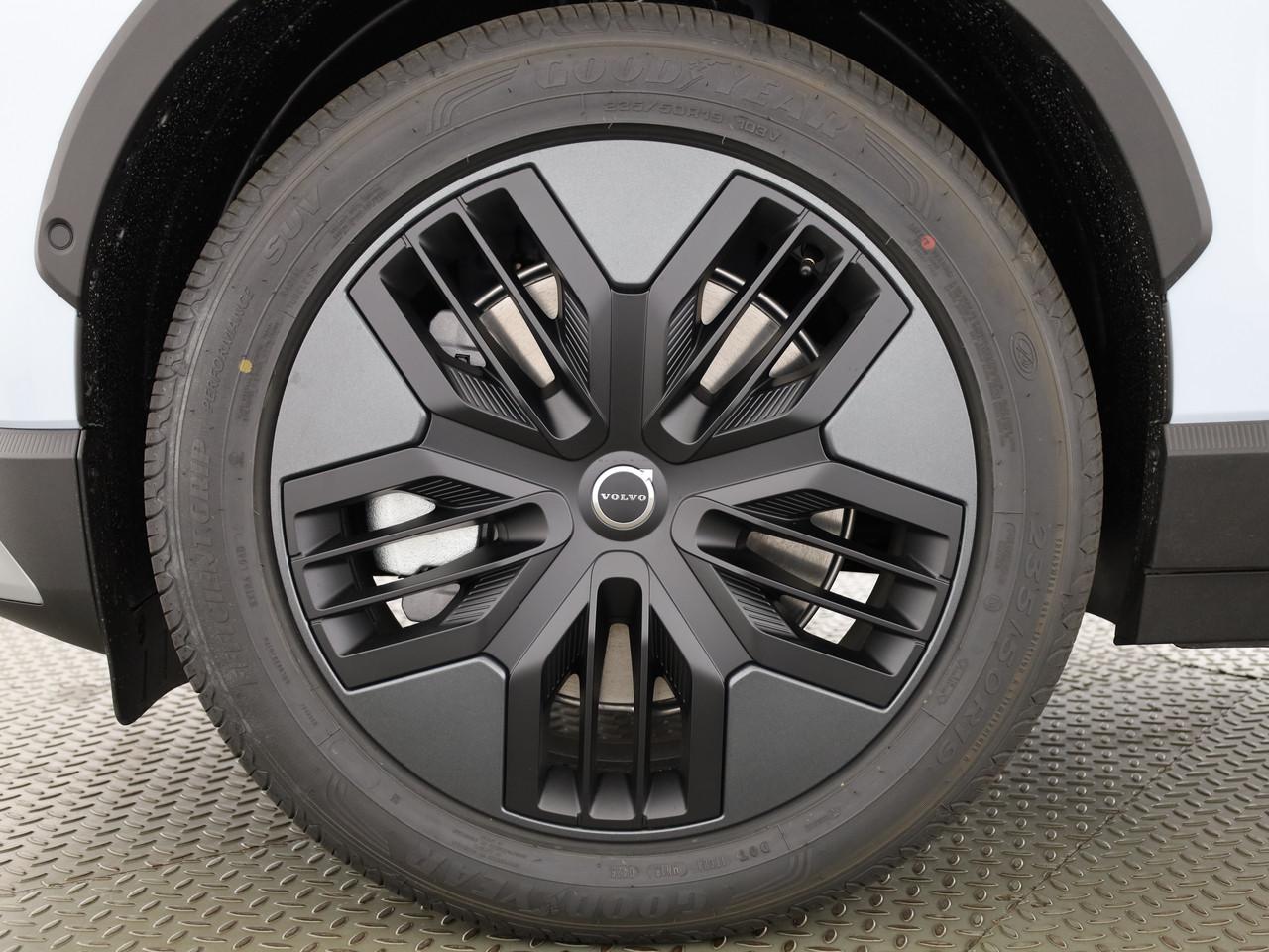 VOLVO EX30 CC P8 Ultra AWD-image-5