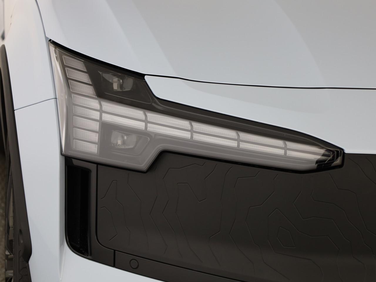 VOLVO EX30 CC P8 Ultra AWD-image-15