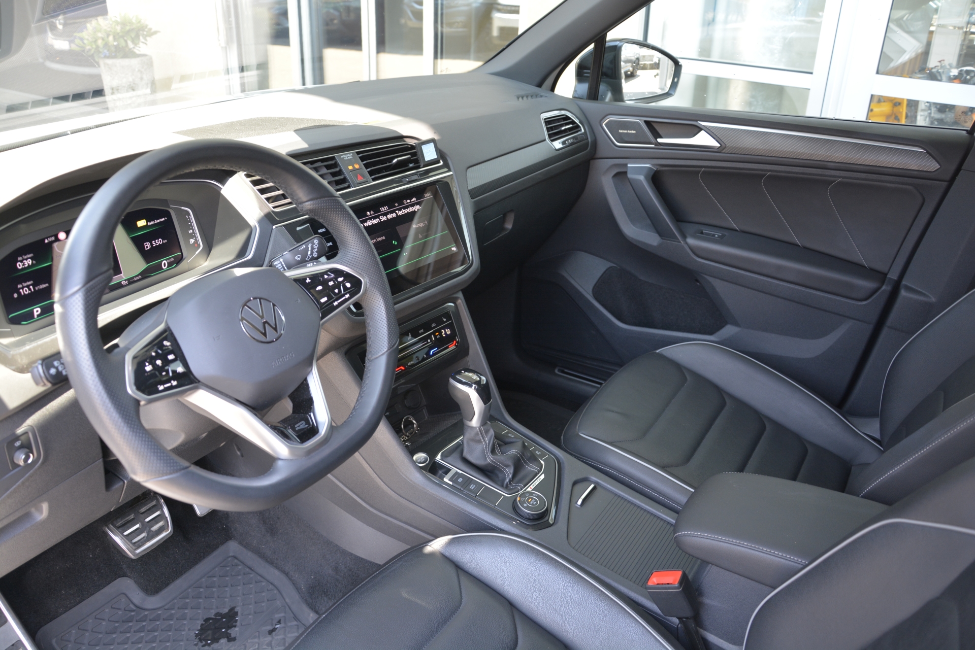 VW Tiguan 2.0 TSI R-Line DSG *Anhängerkupplung*-image-4