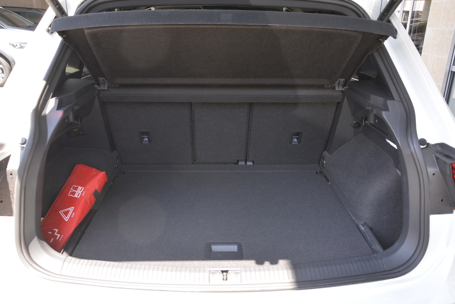 VW Tiguan 2.0 TSI R-Line DSG *Anhängerkupplung*-image-8