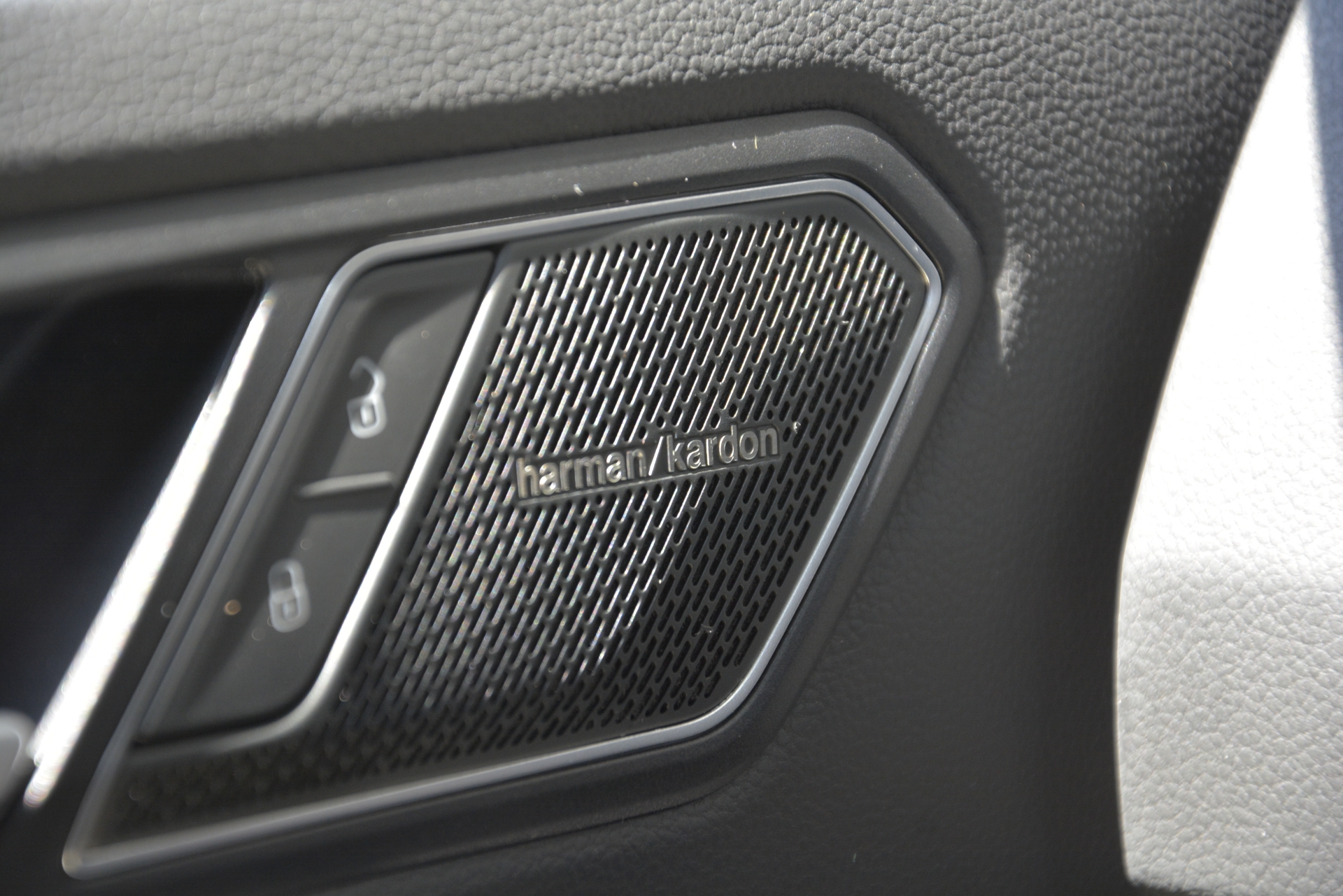 VW Tiguan 2.0 TSI R-Line DSG *Anhängerkupplung*-image-13