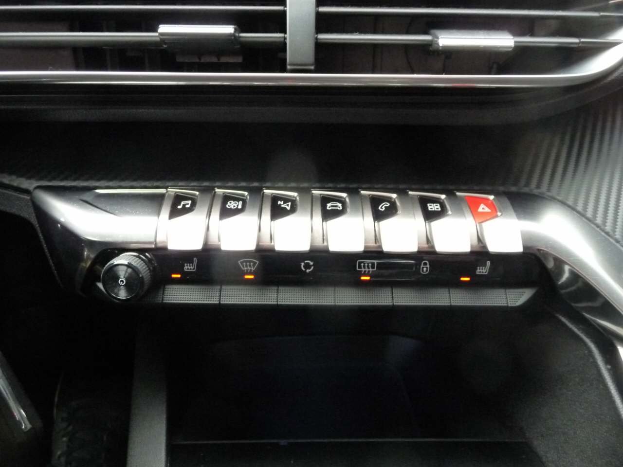 PEUGEOT 3008 1.2 PureTech Active-image-12