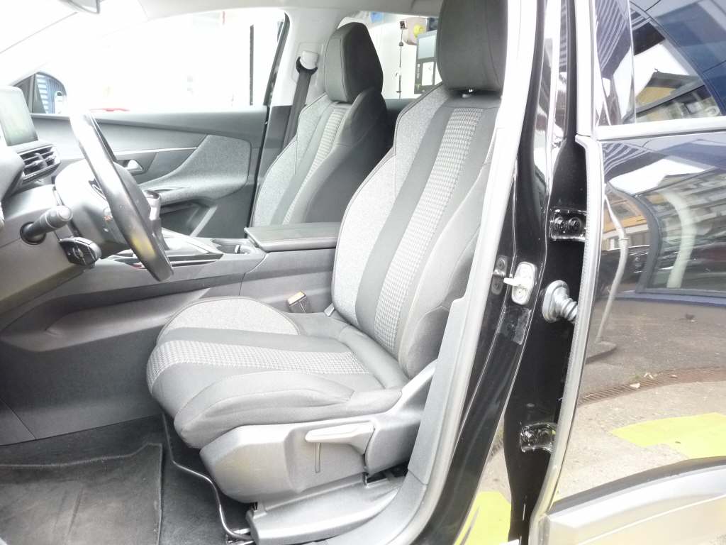 PEUGEOT 3008 1.2 PureTech Active-image-6