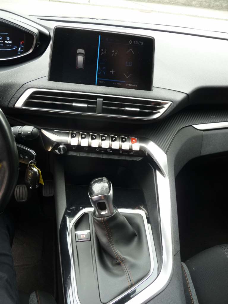 PEUGEOT 3008 1.2 PureTech Active-image-11