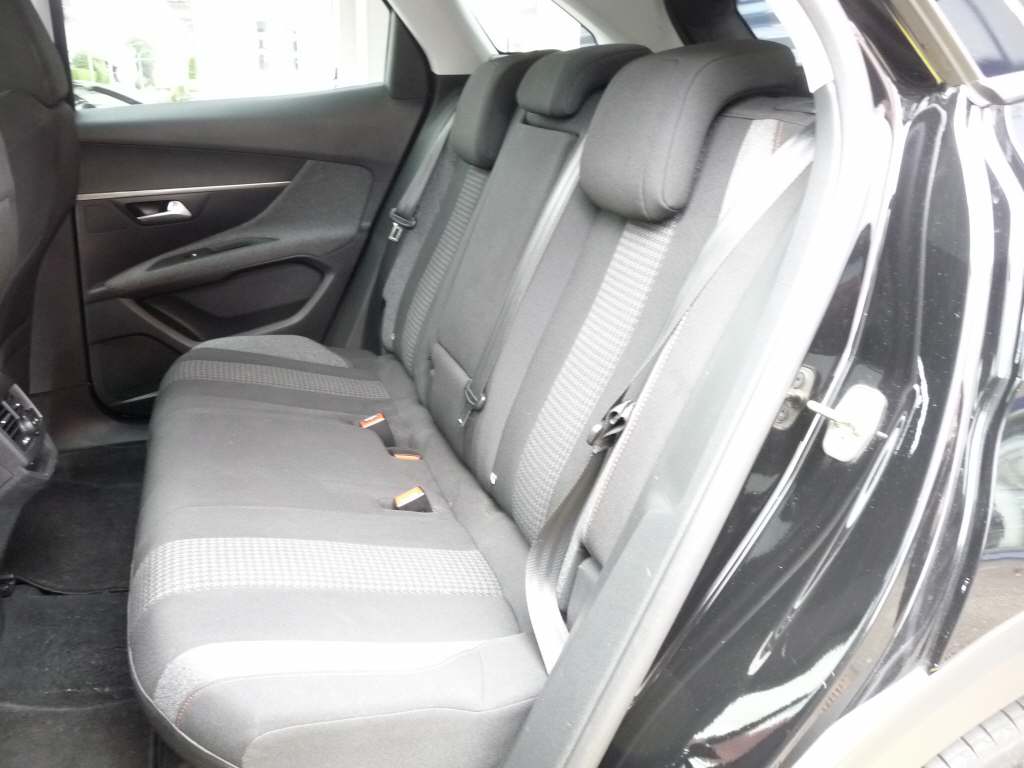 PEUGEOT 3008 1.2 PureTech Active-image-7
