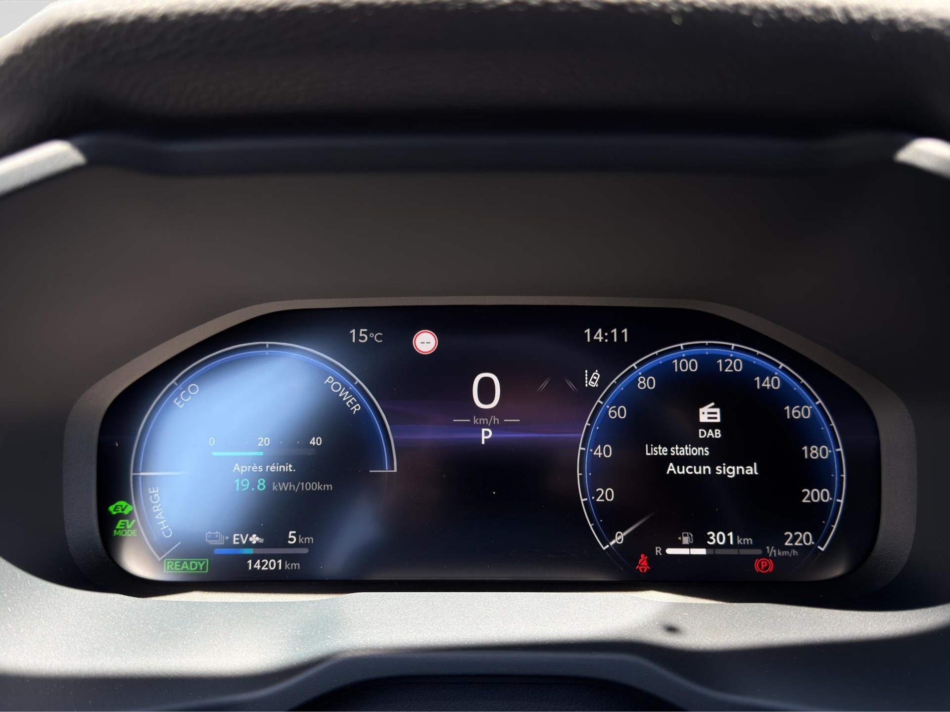 TOYOTA RAV4 2.5 Plug-In-Hybrid Platinum-image-3