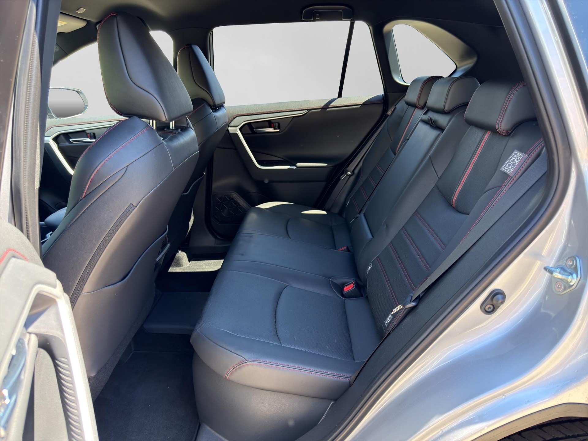 TOYOTA RAV4 2.5 Plug-In-Hybrid Platinum-image-6