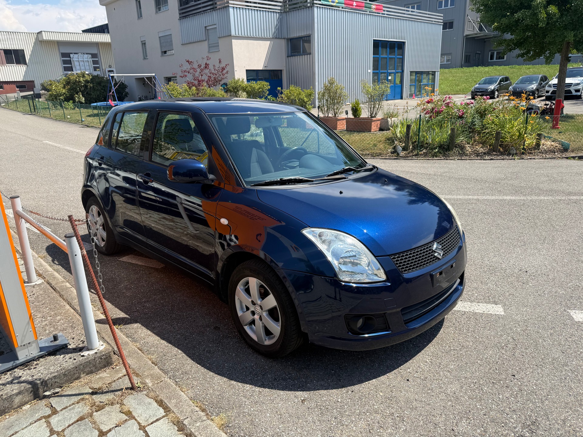 SUZUKI Swift 1.3i 16V GL Top 4x4-image-1