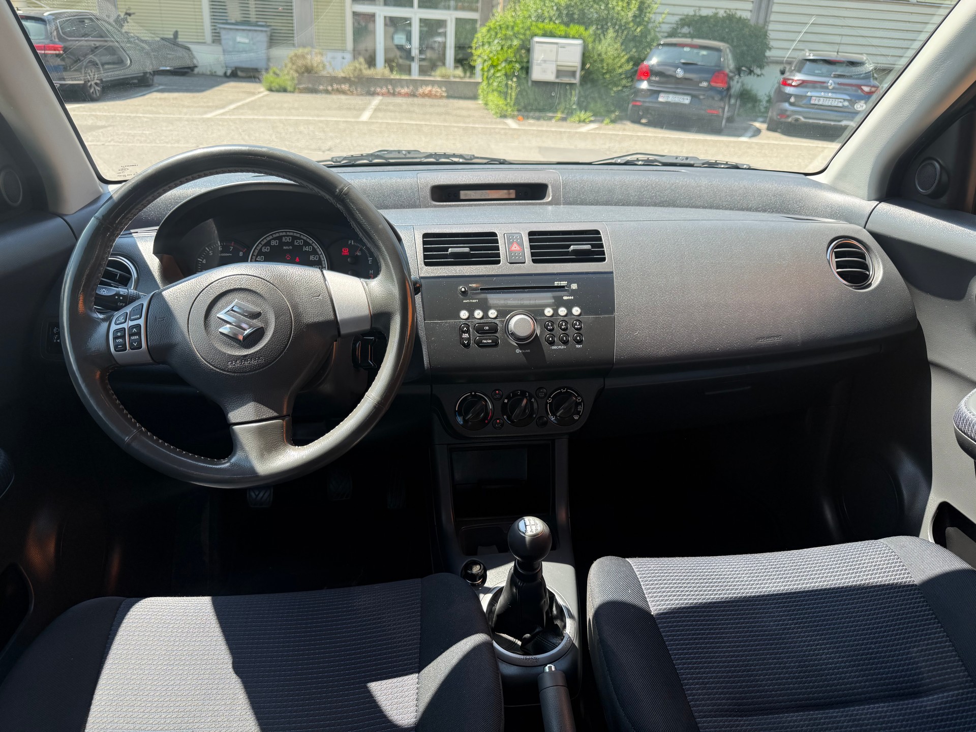 SUZUKI Swift 1.3i 16V GL Top 4x4-image-6