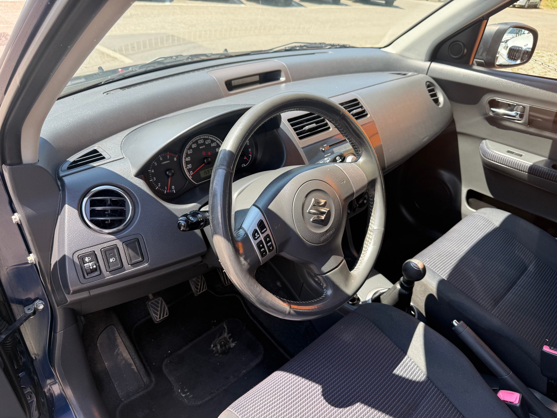 SUZUKI Swift 1.3i 16V GL Top 4x4-image-5