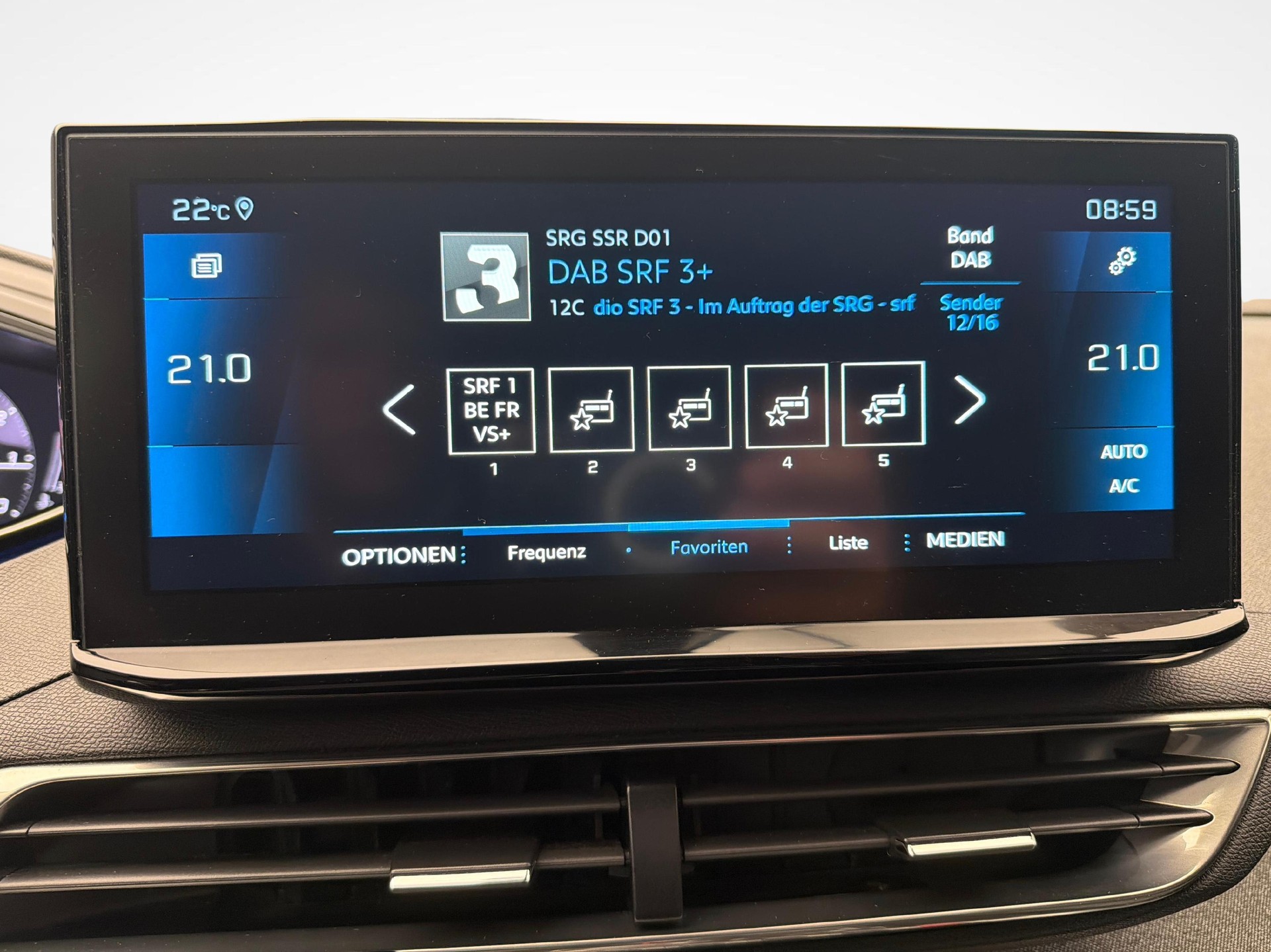 PEUGEOT 3008 1.2 PureTech Allure Pack-image-15