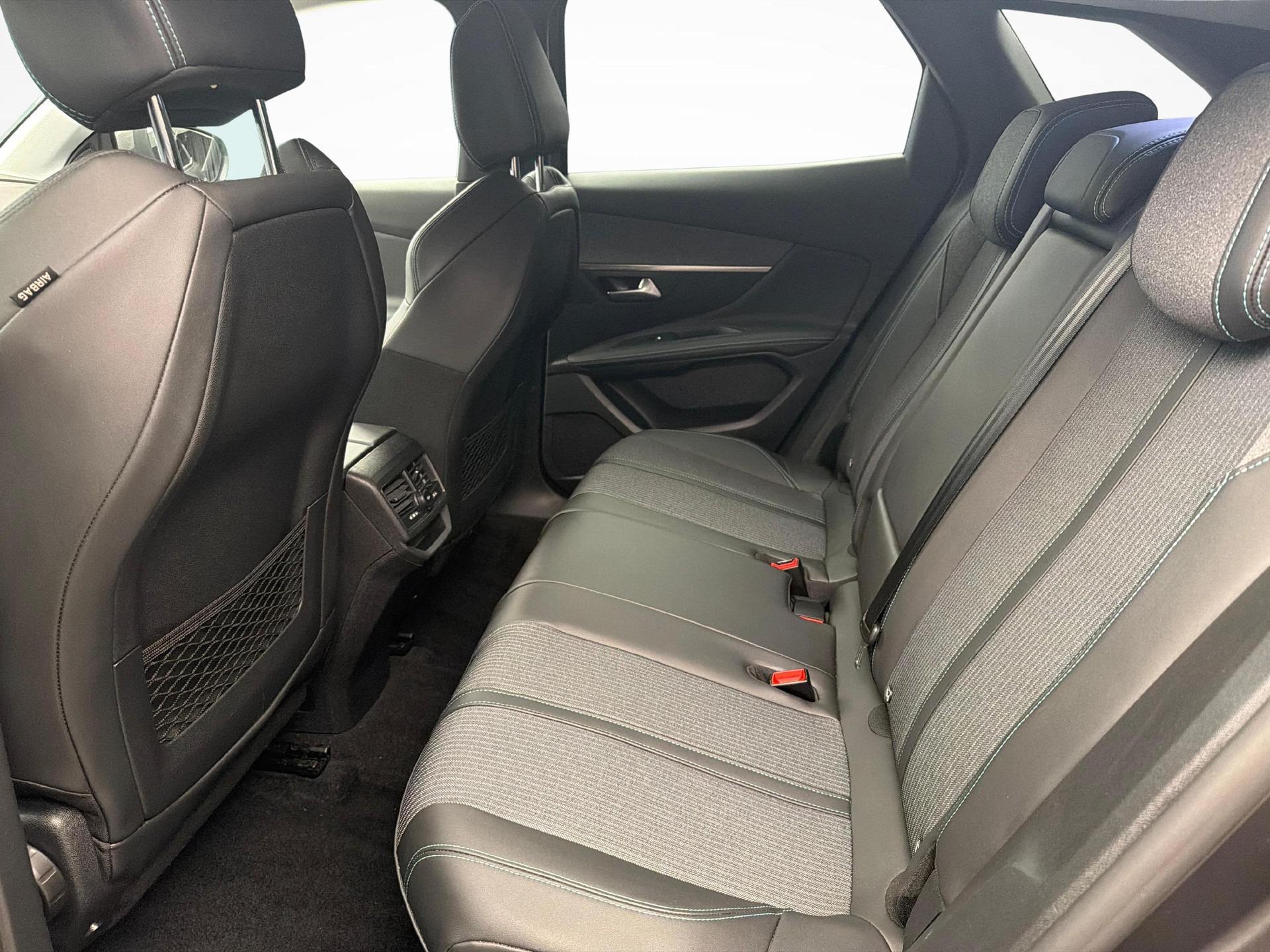 PEUGEOT 3008 1.2 PureTech Allure Pack-image-10