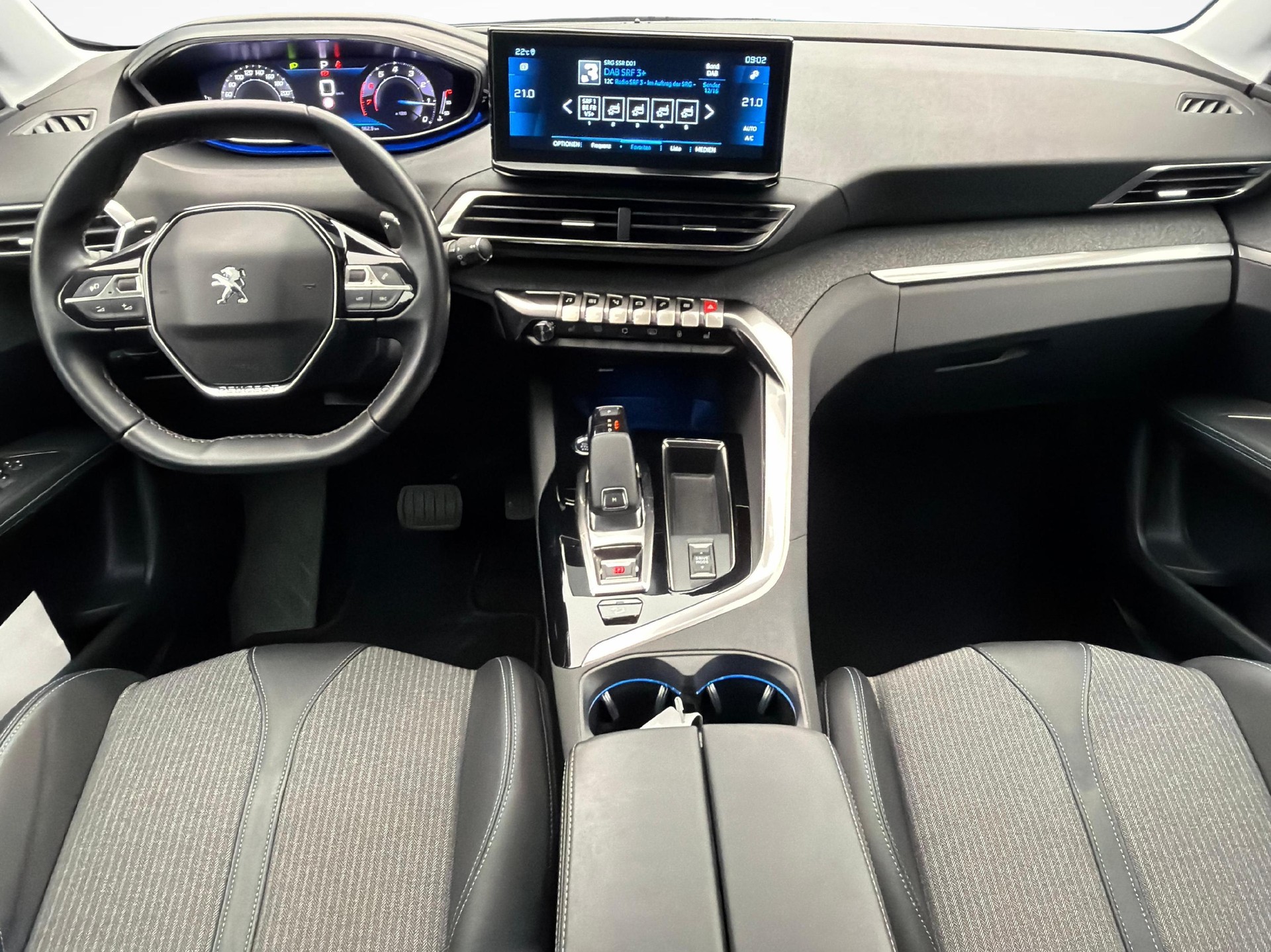 PEUGEOT 3008 1.2 PureTech Allure Pack-image-8