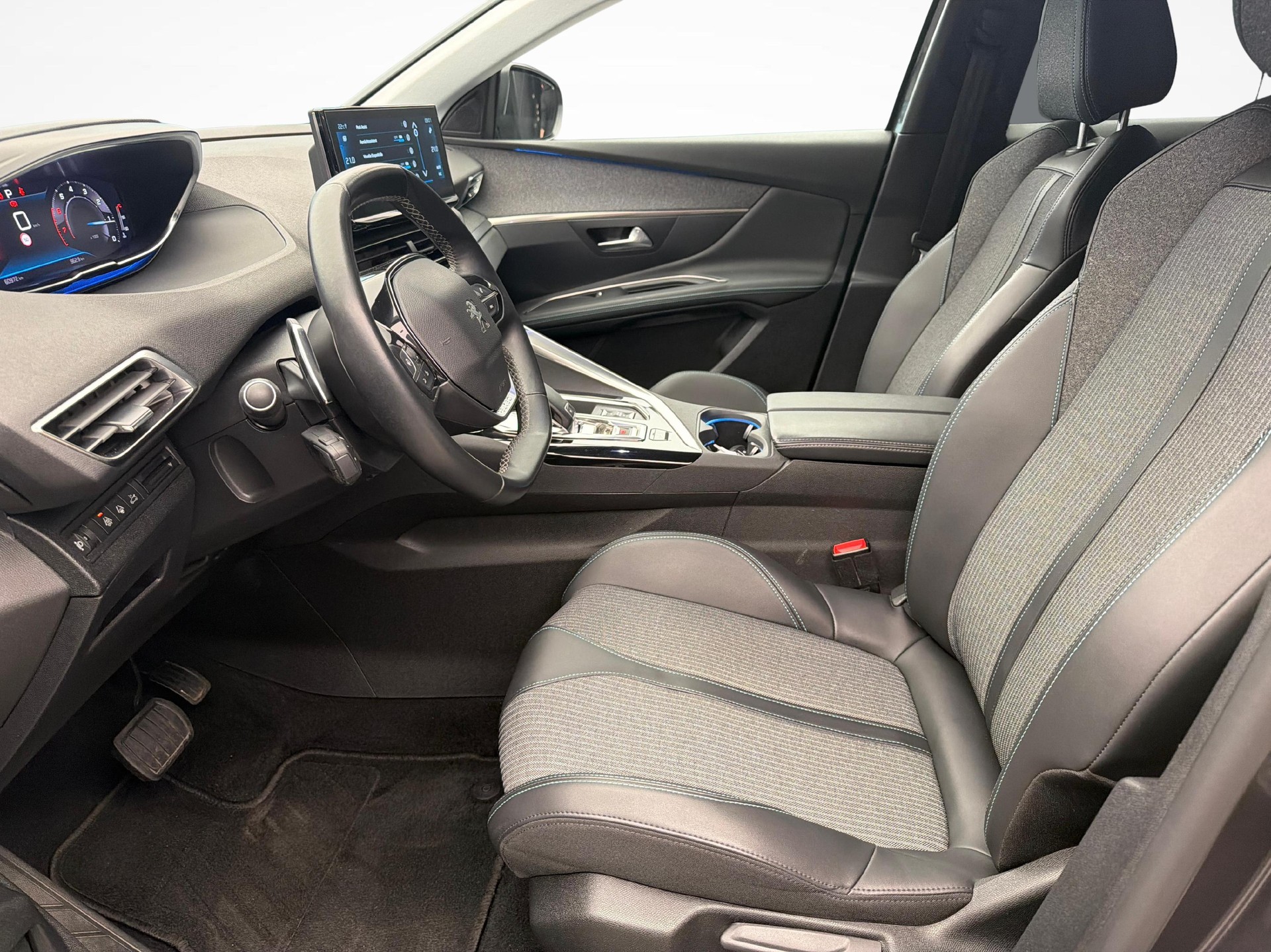 PEUGEOT 3008 1.2 PureTech Allure Pack-image-9