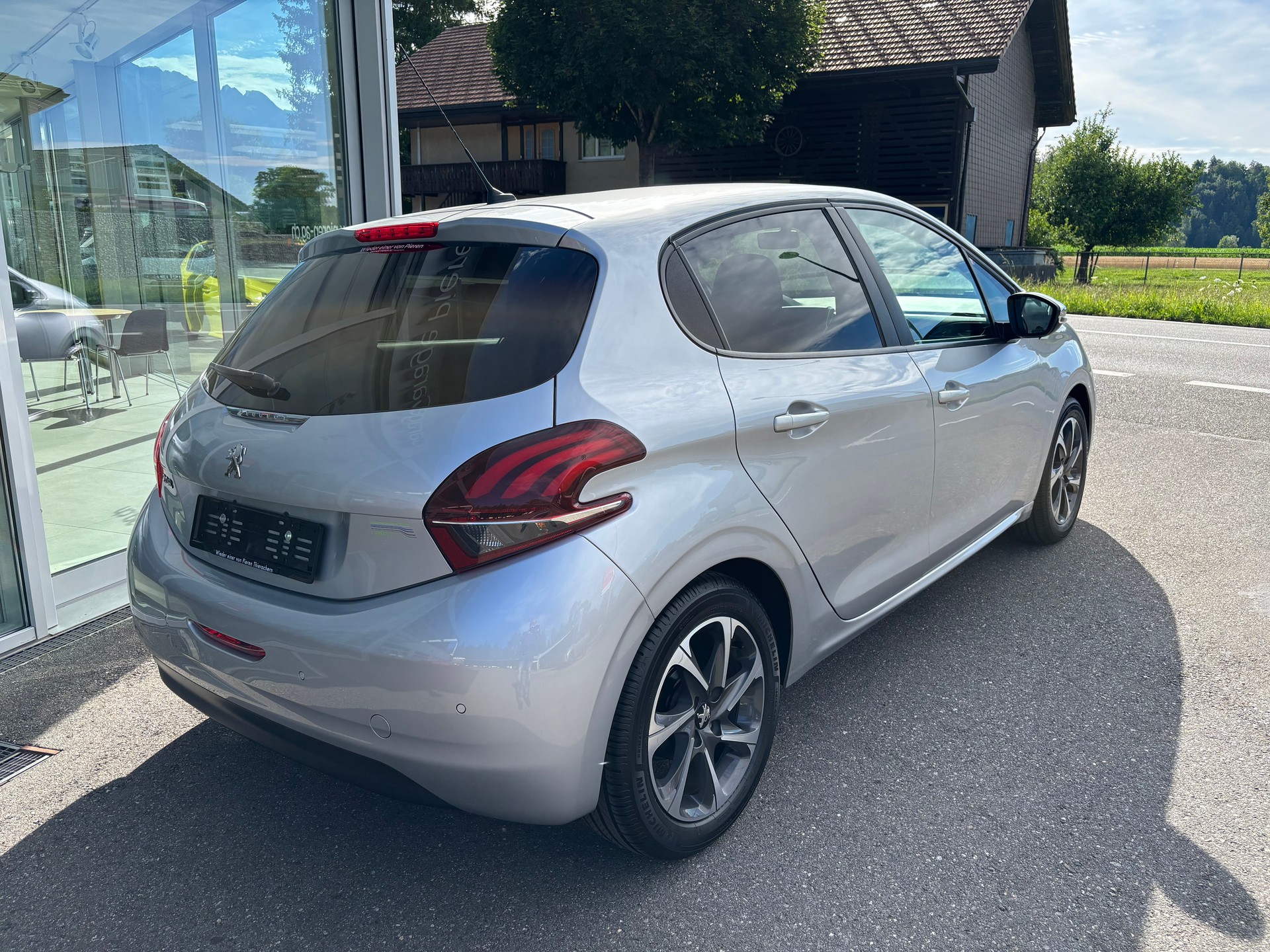 PEUGEOT 208 1.2 PureTech Urban Soul-image-3