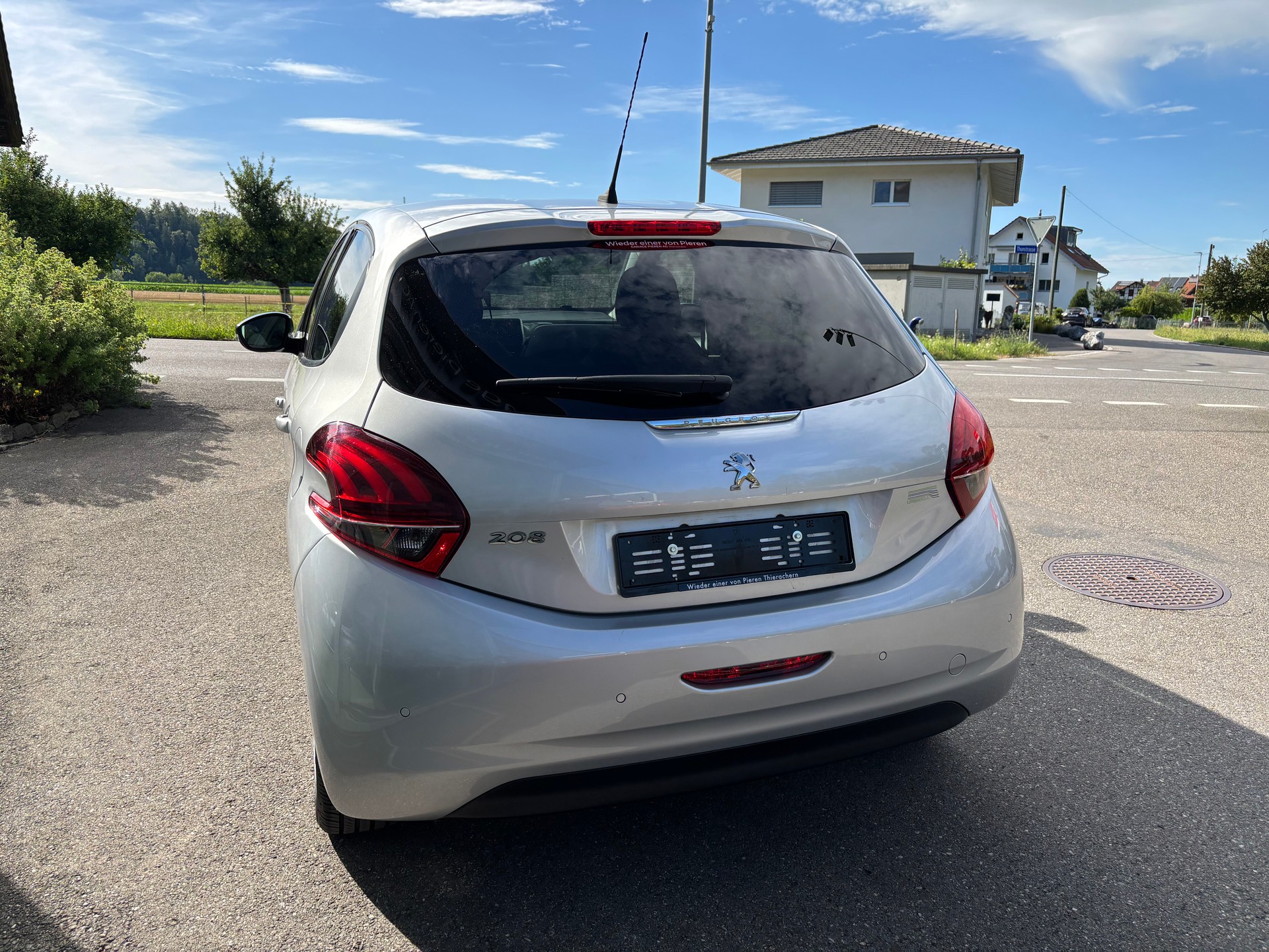 PEUGEOT 208 1.2 PureTech Urban Soul-image-2