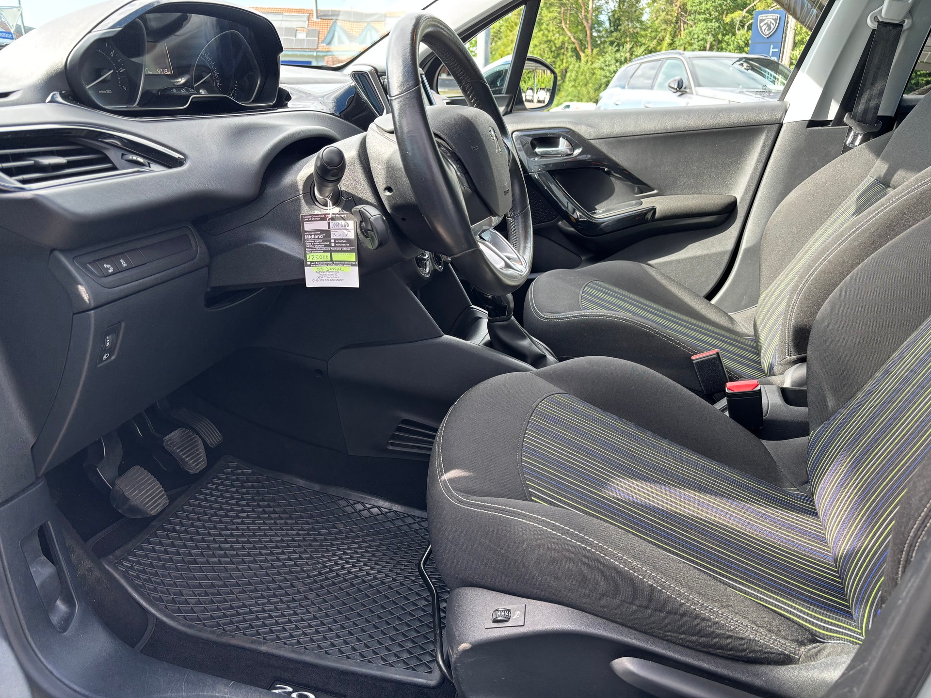 PEUGEOT 208 1.2 PureTech Urban Soul-image-6