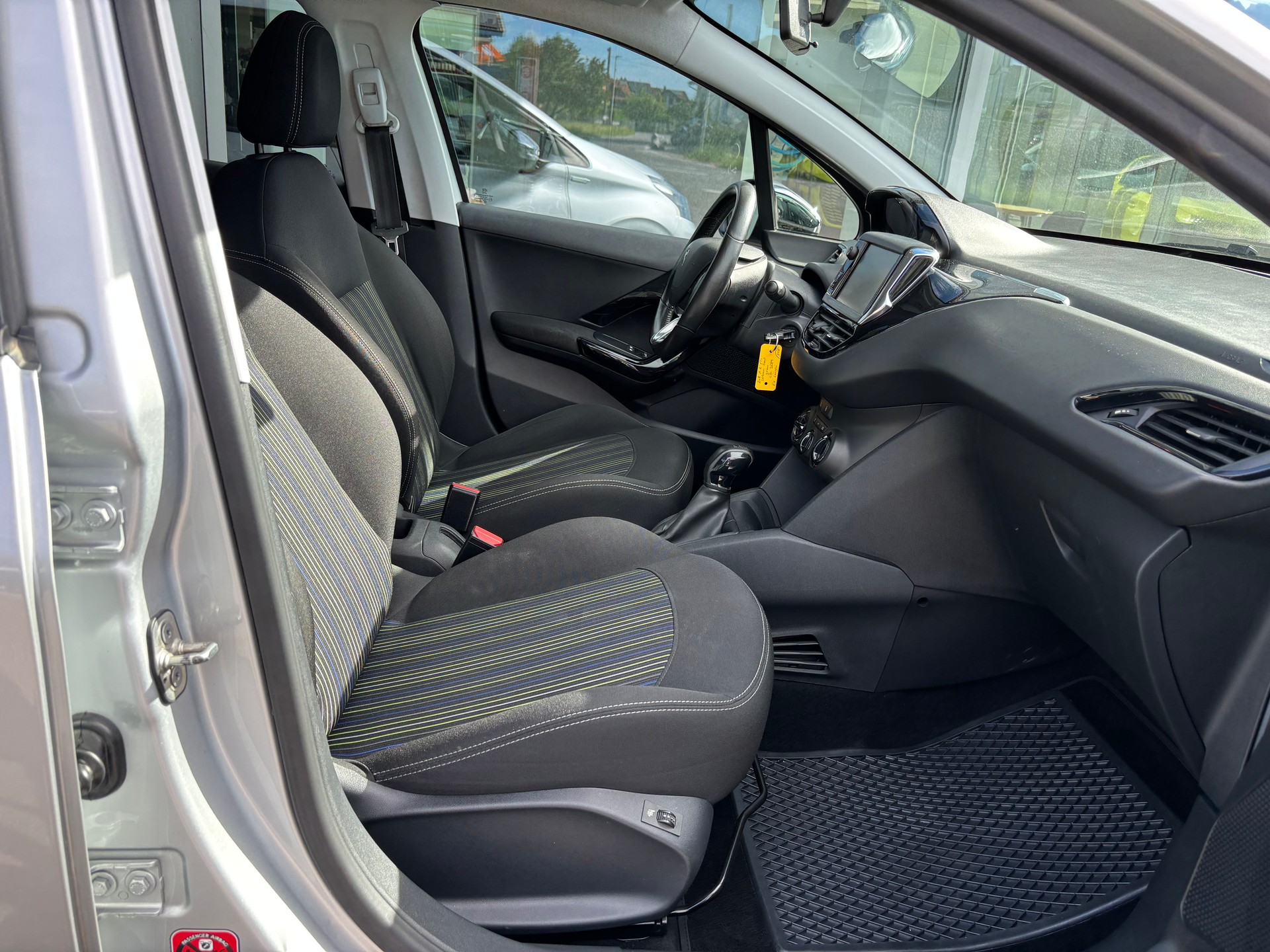 PEUGEOT 208 1.2 PureTech Urban Soul-image-5