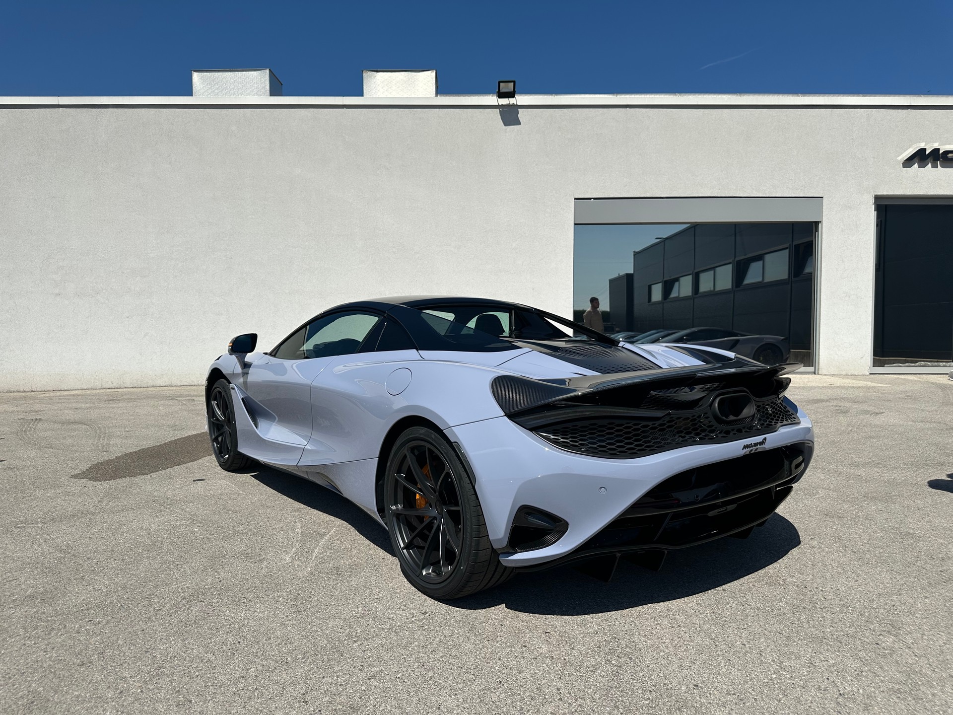 McLAREN 750S Spider-image-2