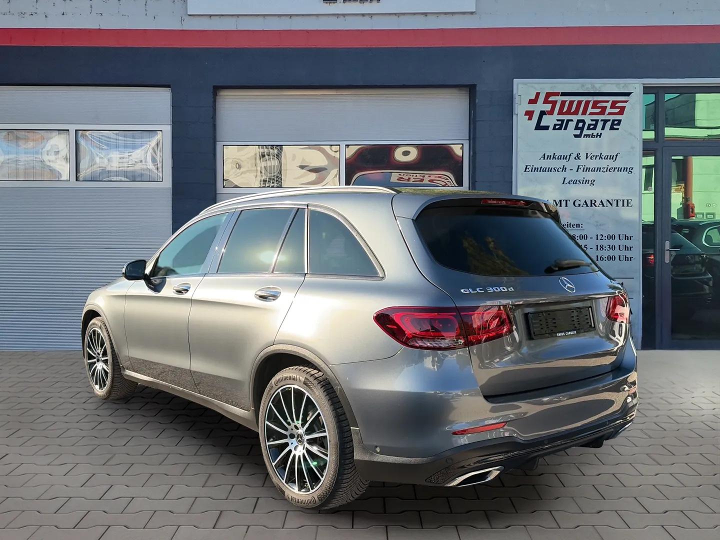 MERCEDES-BENZ GLC 300 d AMG Line 4Matic 9G-Tronic mit AHK & Panoramadach-image-4
