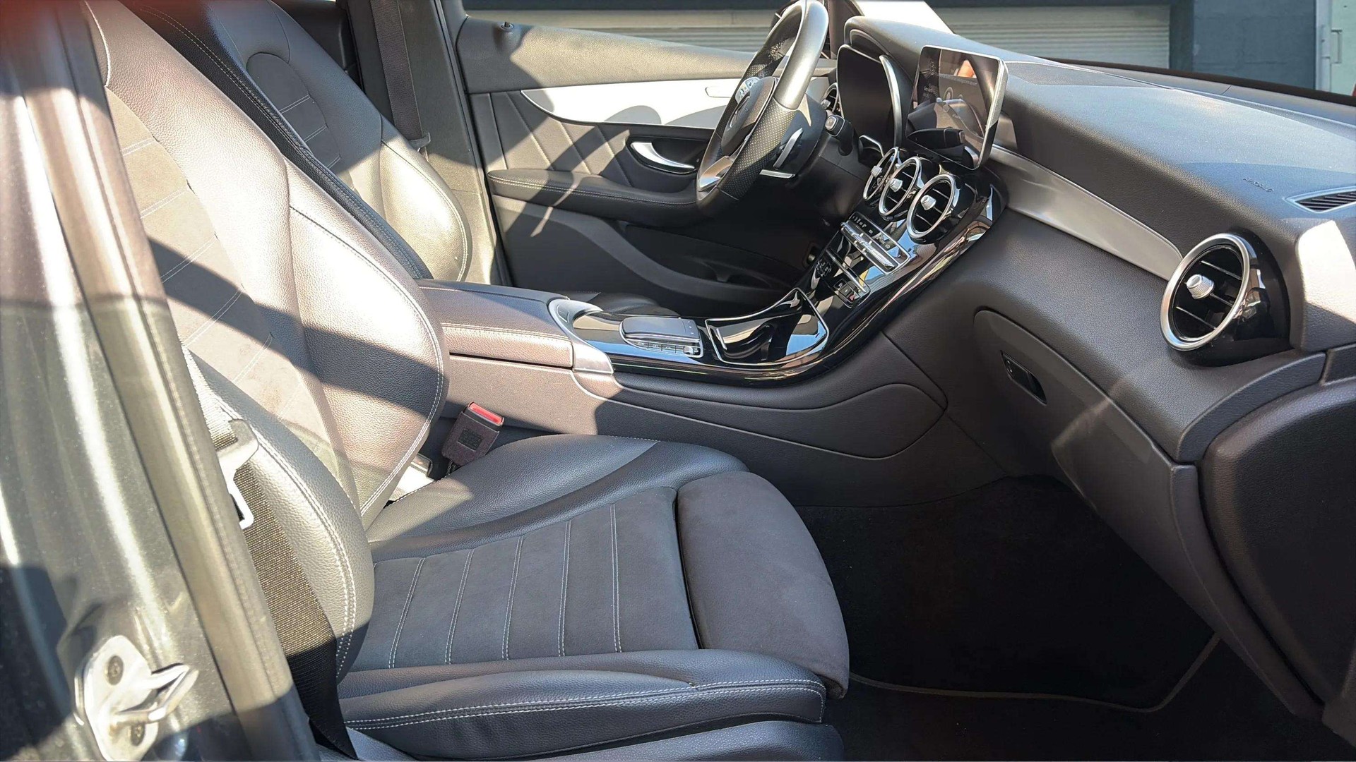 MERCEDES-BENZ GLC 300 d AMG Line 4Matic 9G-Tronic mit AHK & Panoramadach-image-11