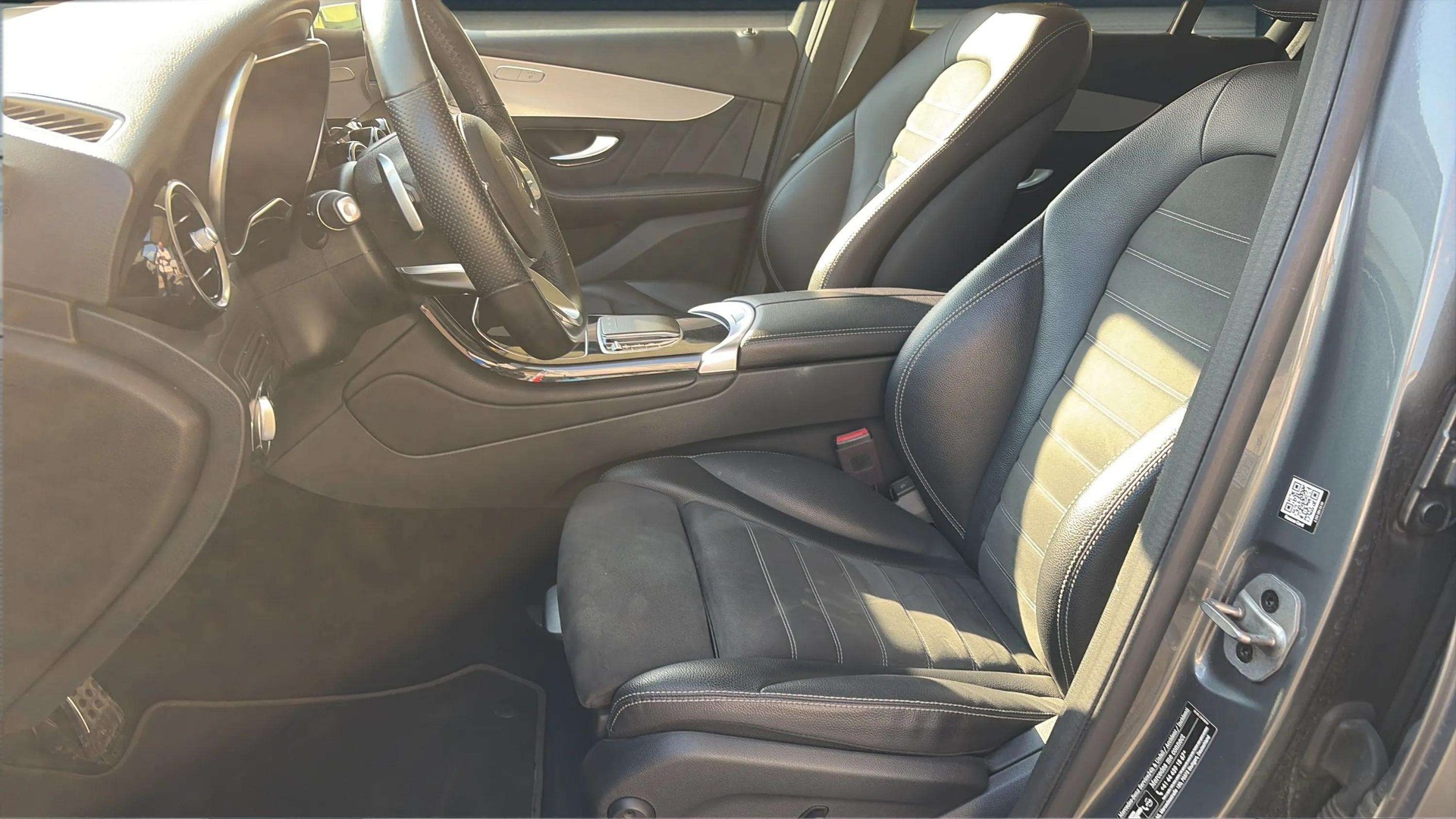 MERCEDES-BENZ GLC 300 d AMG Line 4Matic 9G-Tronic mit AHK & Panoramadach-image-10