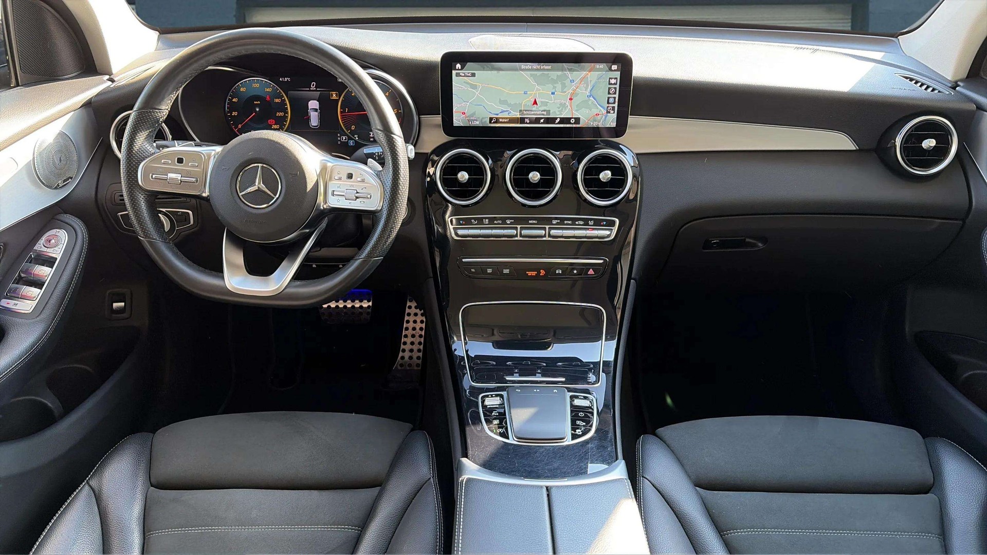MERCEDES-BENZ GLC 300 d AMG Line 4Matic 9G-Tronic mit AHK & Panoramadach-image-9