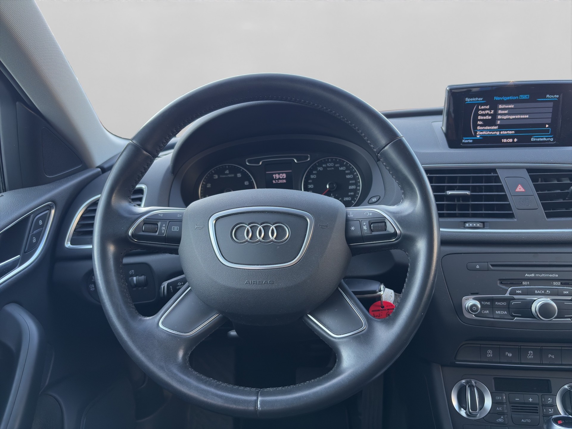 AUDI Q3 2.0 TFSI quattro S-tronic-image-11
