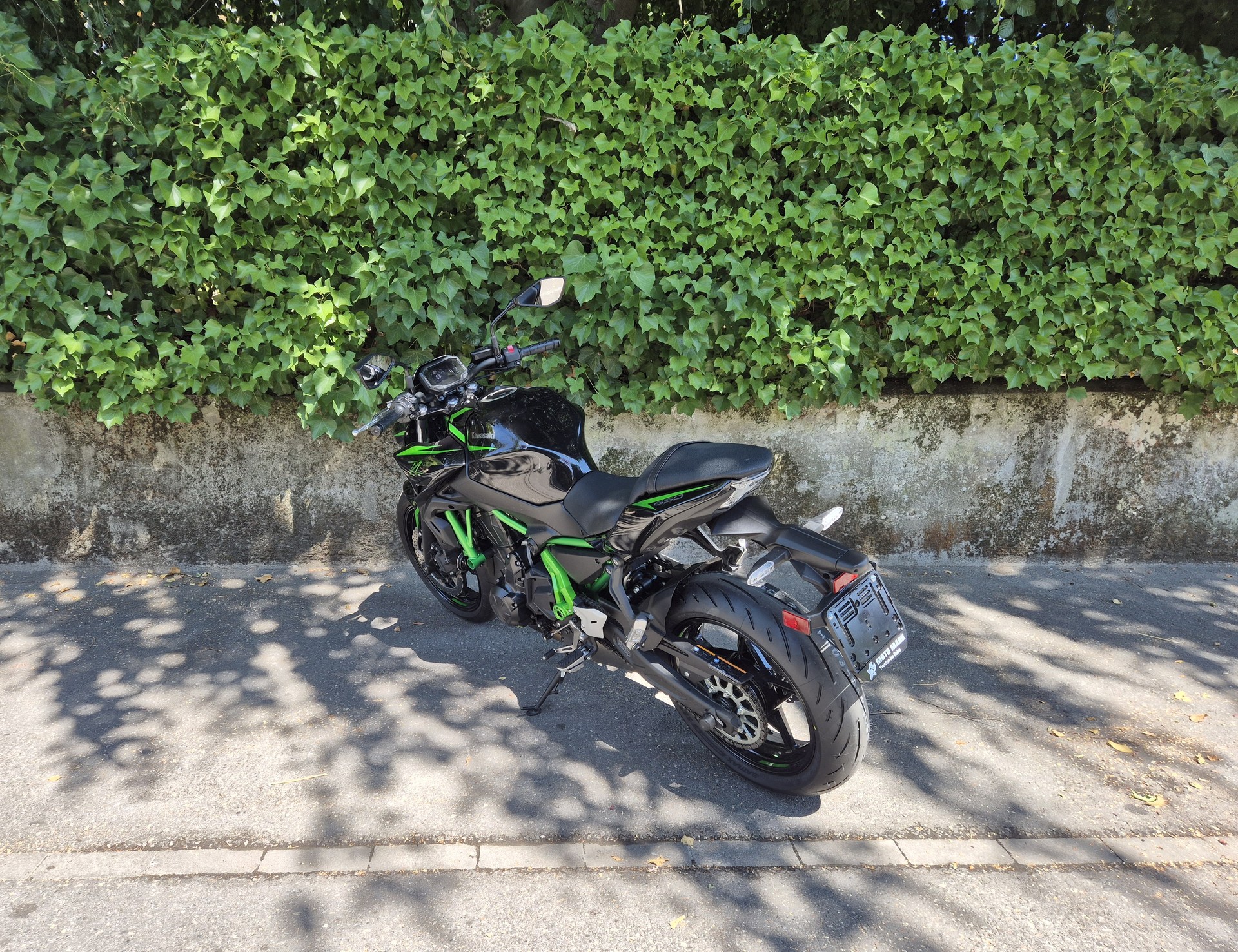 KAWASAKI Z 650 (35kW)-showroom-element-1