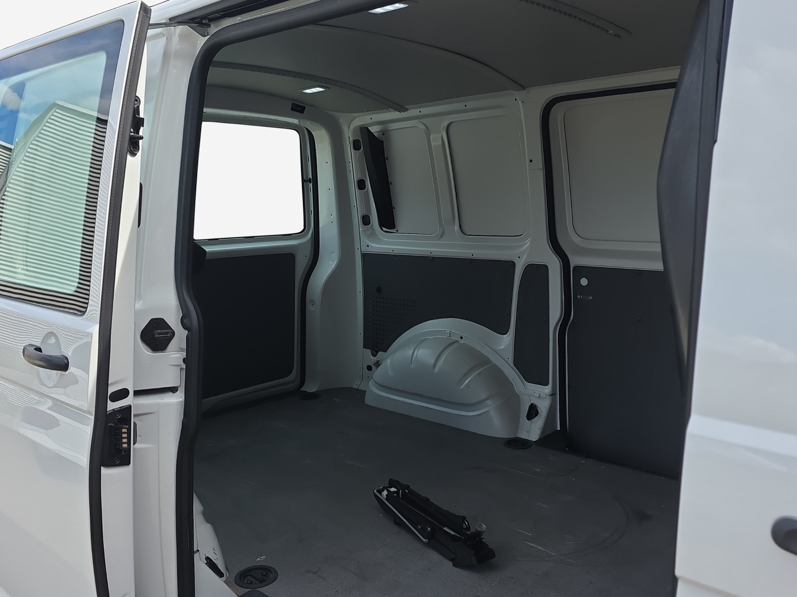 VW T6.1 2.0 TDI-image-14