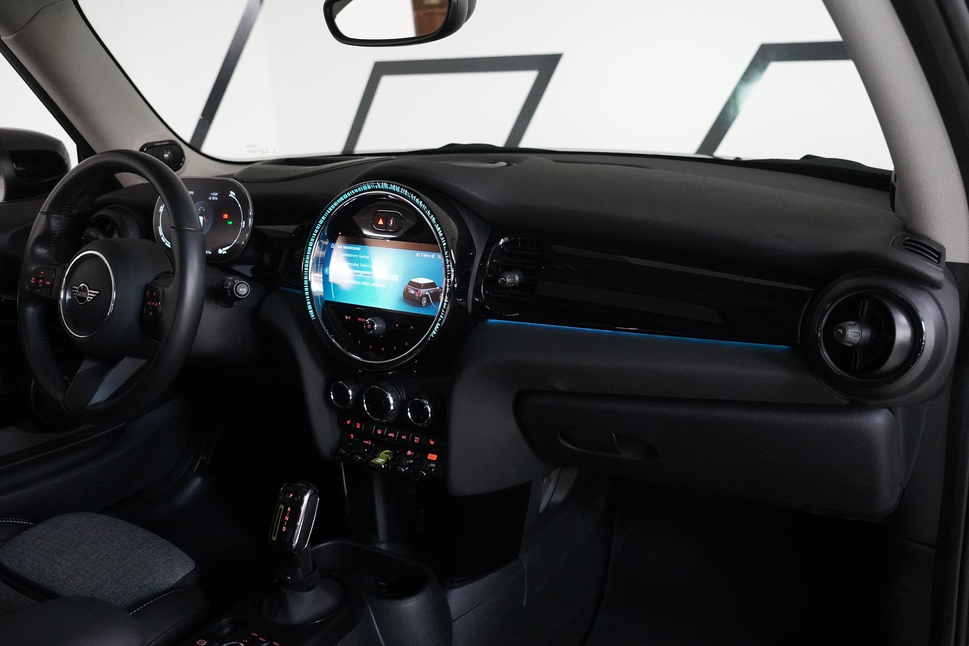 MINI Cooper SE Mosaert Edition-image-17