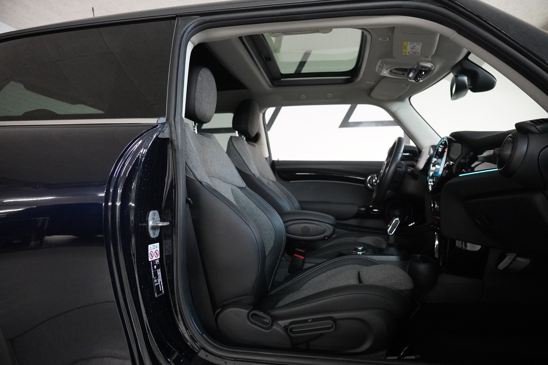 MINI Cooper SE Mosaert Edition-image-14