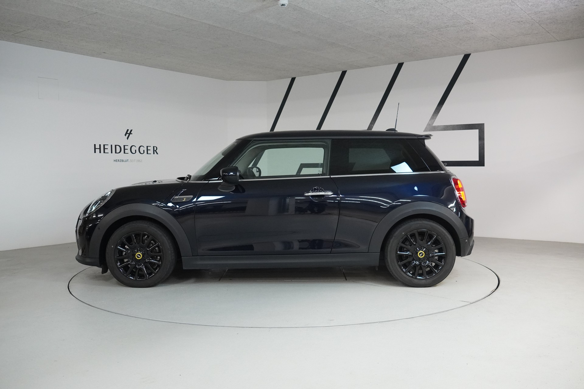 MINI Cooper SE Mosaert Edition-image-4