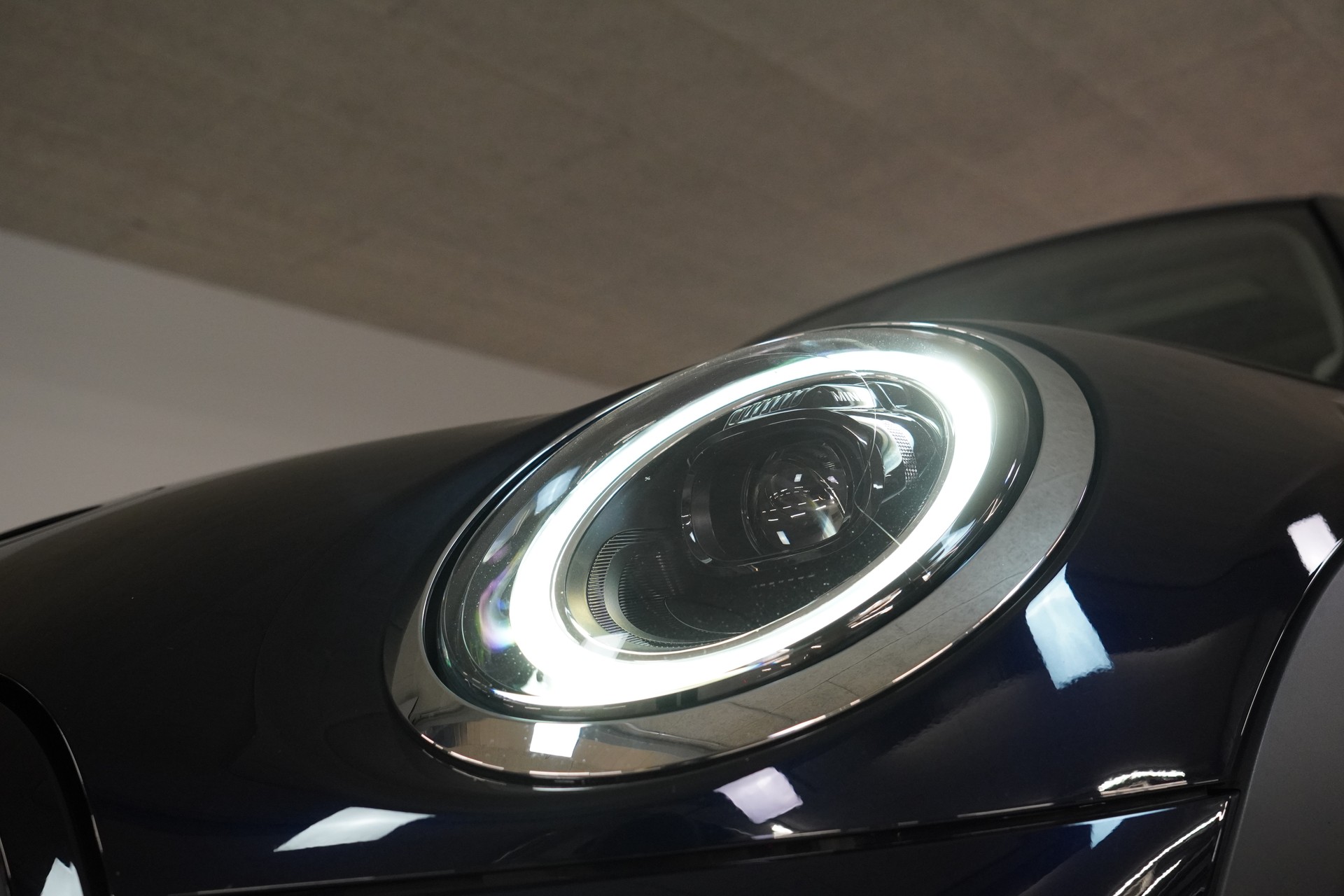 MINI Cooper SE Mosaert Edition-image-9