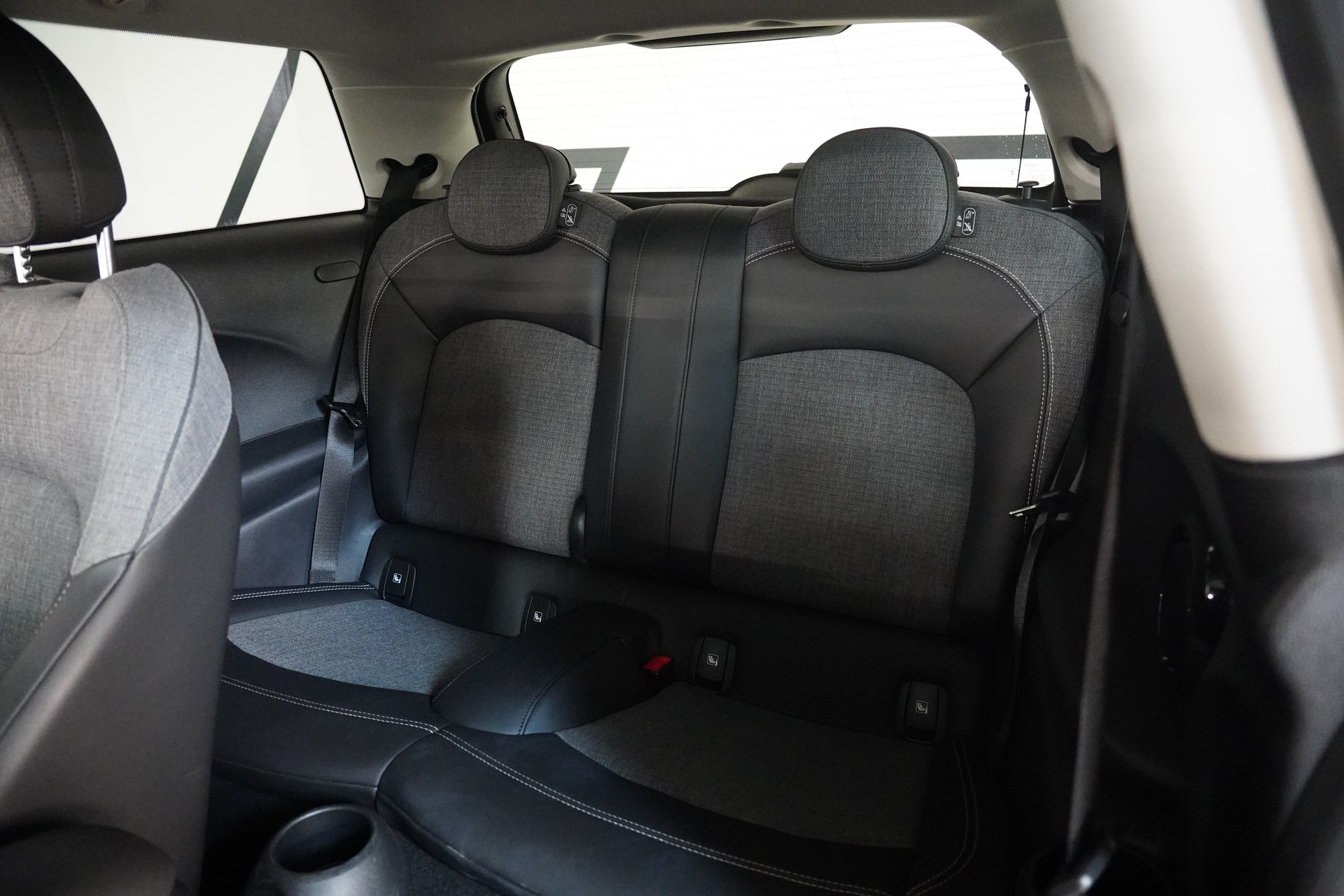 MINI Cooper SE Mosaert Edition-image-13