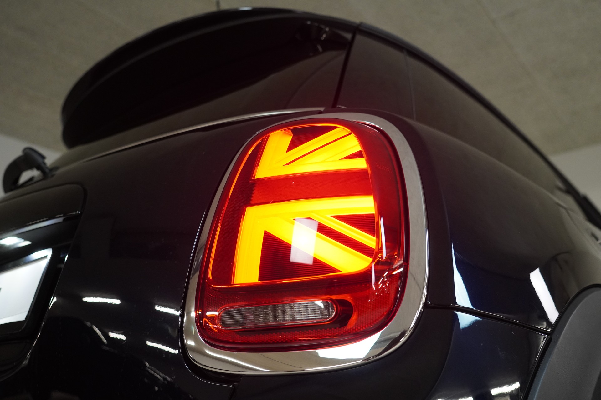 MINI Cooper SE Mosaert Edition-image-16