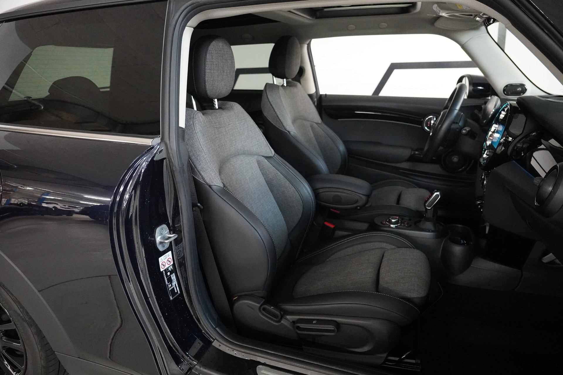 MINI Cooper SE Mosaert Edition-image-15
