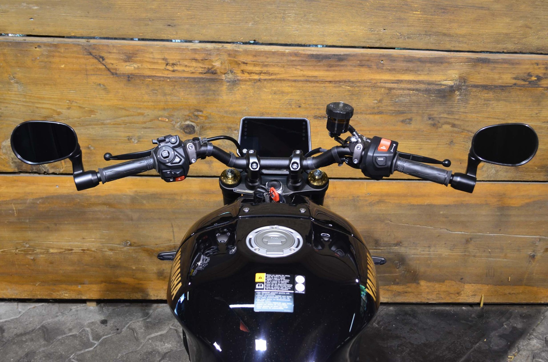 YAMAHA XSR 900 ABS-showroom-element-2