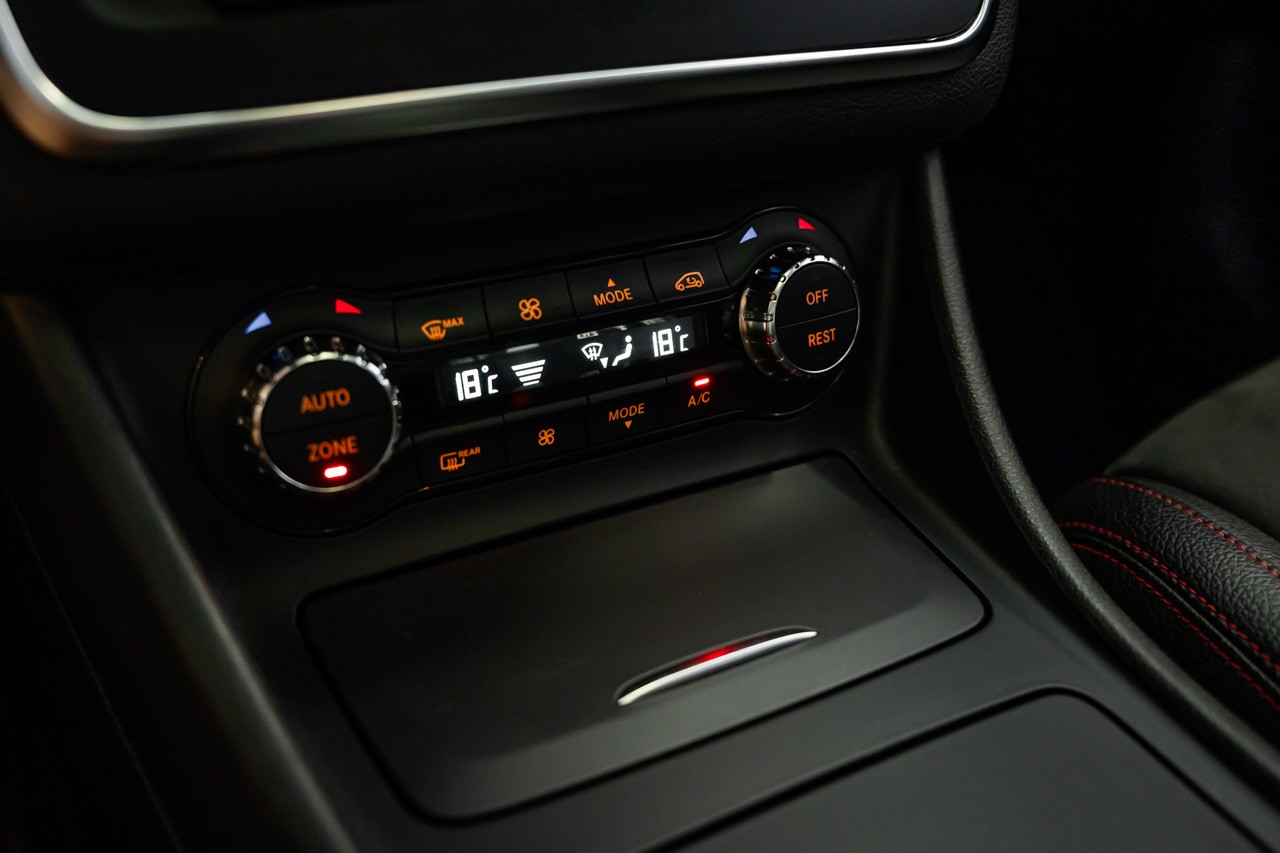 MERCEDES-BENZ CLA 250 AMG Line 7G-DCT 4Matic-image-25